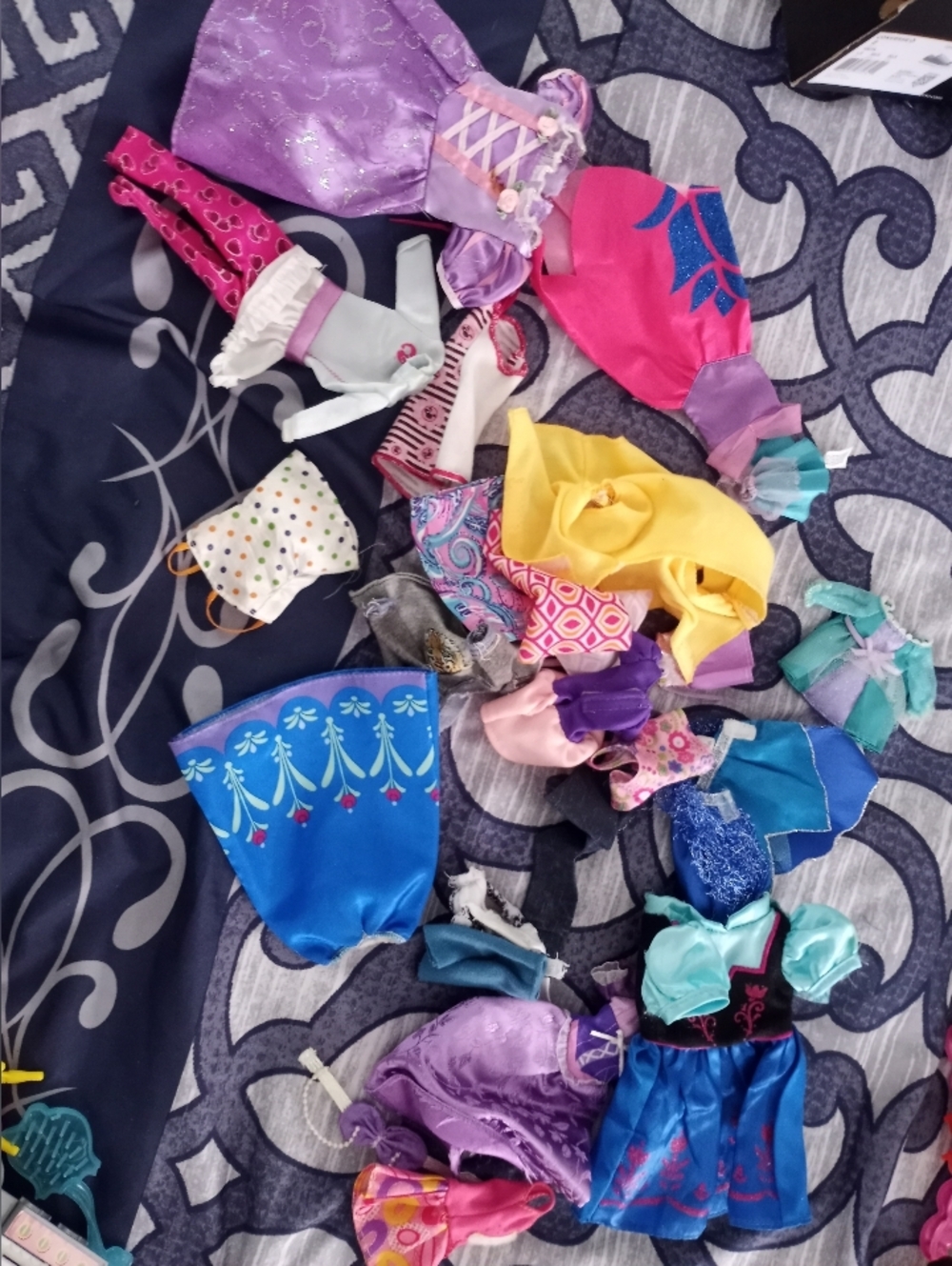 👠Assorted Barbie And Other Doll Clothes👠